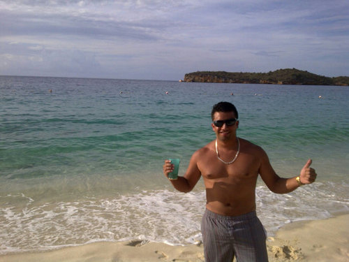 Me gusta la sinceridad, la playa, el trabajo, y soy amigo de los amigos. ser feliz es lo q busco. IUDERP