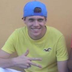 aquele menino que nunca desiste dos seus sonhos *-*