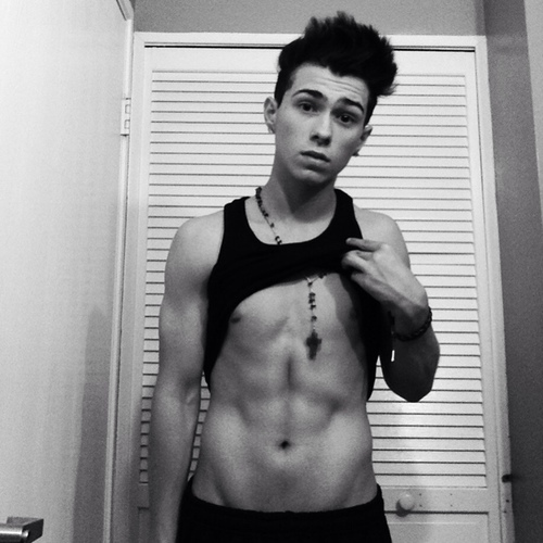 •We Tweet What Girls Deserve. • Boys Take Note• Twitter Icon Credit Goes To @TheZacMann•