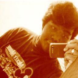 ^^15 anos. amo meus amigoOs e familia, amO musicas[...] adorO sair e curtir a vida.. sou meio crazy.. mas qm num é.. akii um pouquinho de Eu (oO)