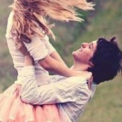 El AMOR es una guerra donde siempre duermes con el ENEMIGO.♥