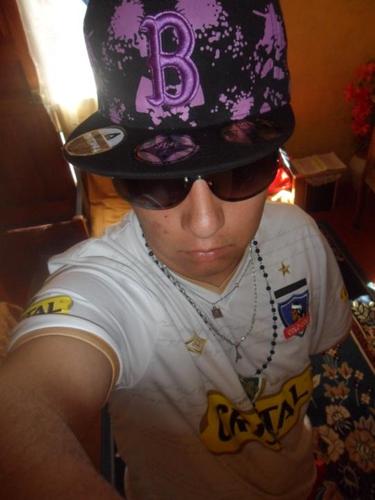 me llamo aaron tengo 20 años  soy 100%albo de corazon y lo aliento gane o pierda  y pololeo con la mujer mas hermosa de la tierra karol ramos riquelme