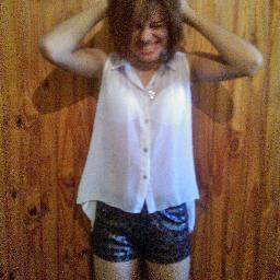 ♥Nirvana is my religion and my God is the Kurt Cobain♥  
                    ♥Callejeros y Paramore  mi pasión ♥