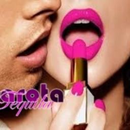 Garotas espertas não amam,não têm medo das coisas,não ouvem tal música só porque tá na moda,não usam salto alto só para se sentirem maiores que as outras.Garota