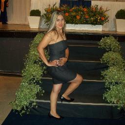 Formada em Administração; casada; mãe de uma princesinha de 8 anos Giovanna. Jesus é o nosso guia.