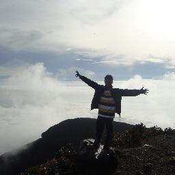Tidak perlu raga yang kuat untuk menikmati indahnya dunia ini ...