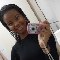 Sou Simplismentee aá dá Fotoo* α altinha, doos cabeelos pretoos, daa peele moorenaa e dos olhos negrooos .
aqueela quee see coontenta com um siimplees abraaço.