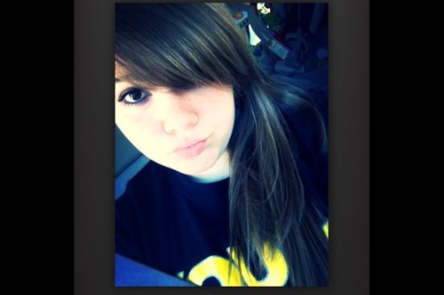 dark angel from your dreams.. Songwriter/singer. used to be self harm and still strugling. Dm me! (x