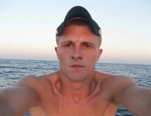 JesseJames2527's profile picture. friends and family is all you need