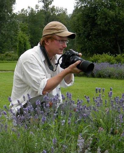 Editor-in-Chief of AMBIO - A Journal of the Human Environment. With a passion for birds, bumble-bees and butterflies.