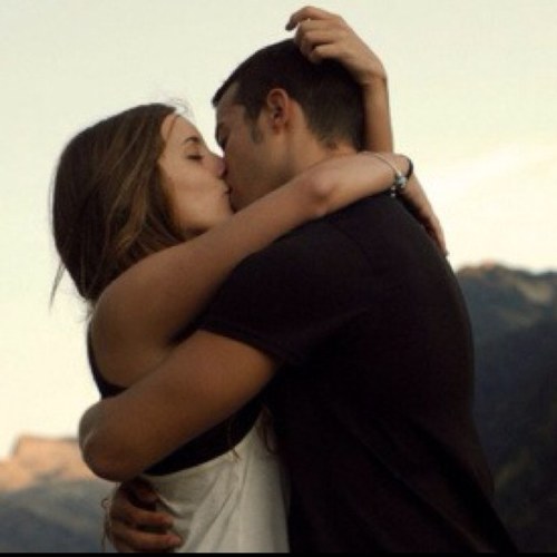 Tomber amoureux(se) tout est dans le premier mot... Follow back sinon j'unfollow...
