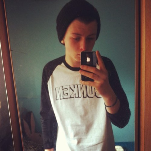 my name is stephen, i live in wales, i skate and ride @lydia_elliott i love you