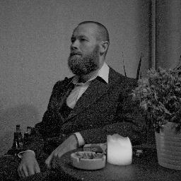 Musik og kommunikationsnørd - med hang til sociale medier og kaffe.