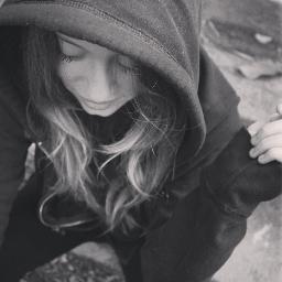 paula99_'s profile picture. 99. Solo yo sé como soy, tú solo crees saberlo.