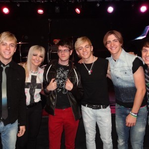 r5Robert's profile picture. Gay guy who loves music. I'm a loser now, but one day, you'll all know my name.