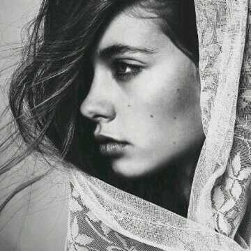 اَناَفَتاّه مُتَمردِه بِعمرُ الزُهوُر مُخّتَبِئه بَأحضضَانُ والَدِي اَعششَقُ المَرحُ هِهلاليهُ الّهوىَ بَرشلوُنيهَ الّمدى♪