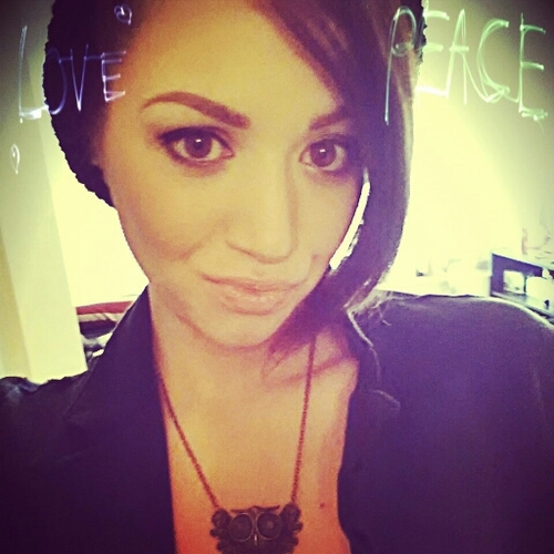 Stoner♡ KMK ♡ MUA ♡ MAC snob ♡ Zombies. Always down for sum crazy shit