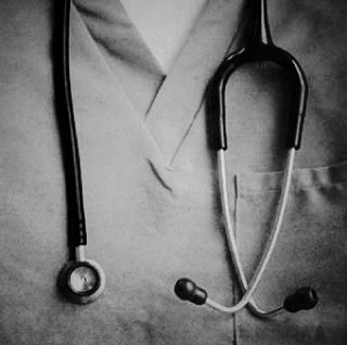 InfoMestos's profile picture. Miles de médicos y farmacéuticos especialistas bien formados sin que se reconozca un Título Oficial.