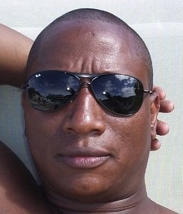 Sou um negão que adora a boa vida e zouk
