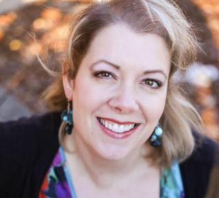 I am a mother of 10 and a mobile DJ in the St Louis, MO area.  I love music and entertaining!