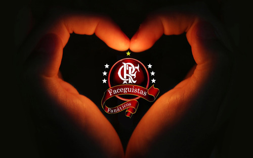 Amo futebol e mulheres bonitas, carica de coração.