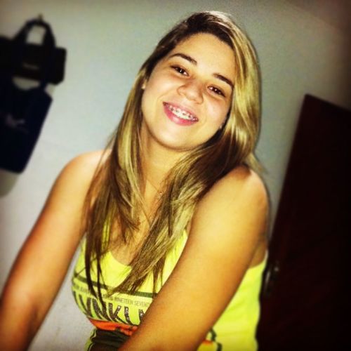18, feliz, estudante do 4º período de enfermagem, apaixonada pela vida e pelo meu amor!!!