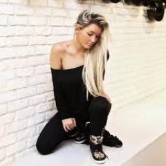 Fan d'Aurélie dotremont, Follow et je follow back ! ♥ @Aureofficiel Mon ange ♥    Fières d'être Aveyronnaise ! 12 ♥   (Maïlys & Lucie)