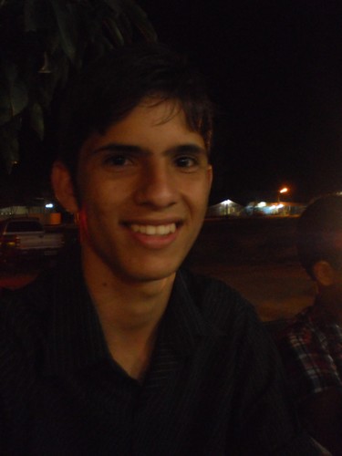 Sou Extremamente Louco, Gosto Muito de me divertir, Sair e Jogar Futebol.