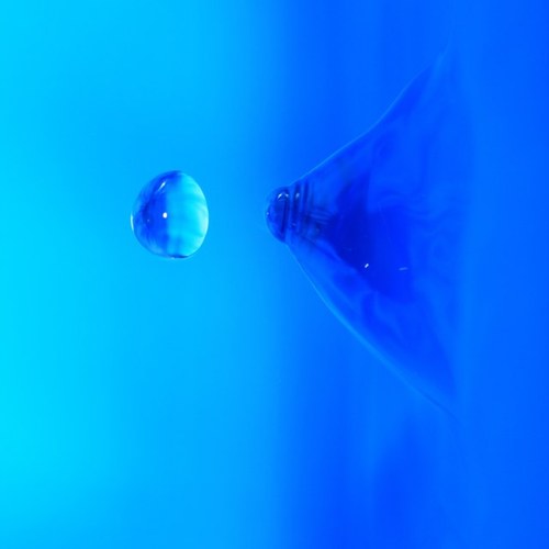 Biologe, Systemingenieur, Liebhaber der Filigranlinguistik. Liebt den Wörtersee. Bitte immer genau hinlesen! Faved und folgt gerne Leuten mit Wortwitz.