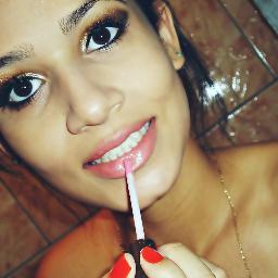 Blogueira, 16 anos, vaidosa, apaixonada por maquiagens, unhas, cabelo e tudo que envolve este maravilhoso universo feminino (: