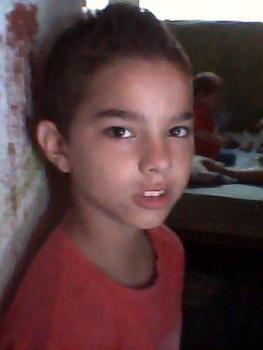 amigos me ajudem a ganhar seguidores por favor todos que me seguirem eu sigo de volta ok
