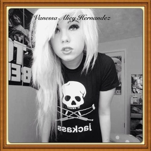 Im 15 and Emo! I love One Direction, Cody Simpson, and Justin Bieber! Tell me you love not hate me!