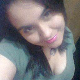 Chata,alegre,boba,meiga,ama seus amigos e família,compreensiva,conselheira,carinhosa,amorosa,
FELIZ S2
                                  Está sou eu =)