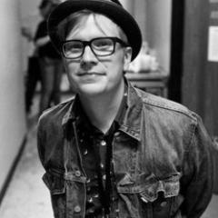 Fan of @falloutboy and @panicatthedisco ♥