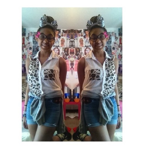 Instagram:poeticspiffy_
Tumblr:mindlessinfinity
Spread the peace
#misfit #spiffy #trendy #moonwalking #Mindless