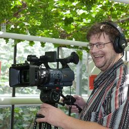 ik ben Eric ben erg druk met foto's maken maar tegenwoordig ben ik ook cameraman bij WOS RADIO EN TV