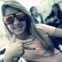- Loira , baixinha folgada rs ! ;)