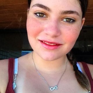 I'm Júlia, I sing and I play guitar. I love music, and I love 1D. Rio de Janeiro, Brazil