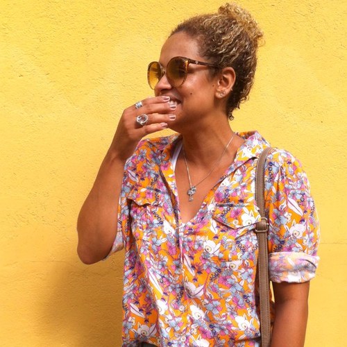 so_shopaholic's profile picture. Tagarela, descabelada e jornalista. Aqui só vai ter bobagem, bom avisar.