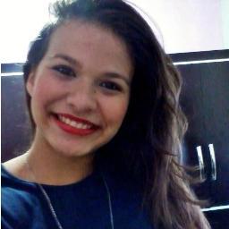 18 anos , estudante , divertida , ciumenta   , carinhosa , apaixonada pelos que me cercam & eterna apreciadora da vida , prazer :)