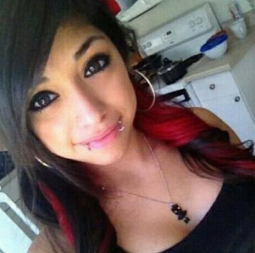 Puerto rican - Cali - 17 - ill follow back if you mention ^_^