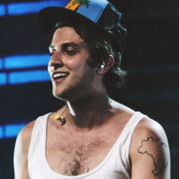 Me alegra, me faz surtar, me deixa sem reação, sem chão, me deixa chorando e sorrindo... É você! @ChayLeao #VemQueTem ✌❤