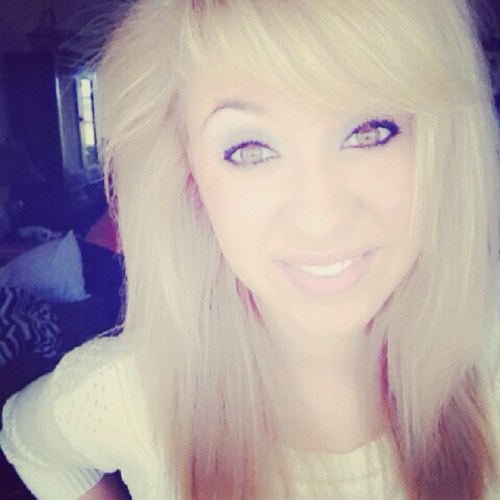 thatashgirl11's profile picture. F o r e v e r  y o u n g