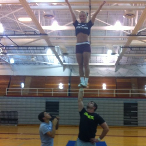 im 17, go to BC I cheer, lift, love my car and love life #ride #weekends #single