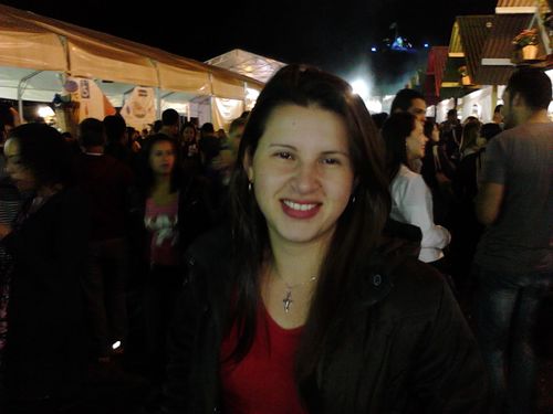 Adoro violão, fazer amigos e o mais importante! não fiz twitter pra achar relacionamento então...
MENOS rsrsrsrsrsrsrsrsrsrs