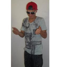 Nem Sempre O Sorriso Que Trago No Rosto.É a Vida Que Venho Levando.MAIS SEMPRE DE CABEÇA ERGUIDA e De Pouco Em Pouco Eu Vou Conquistando...