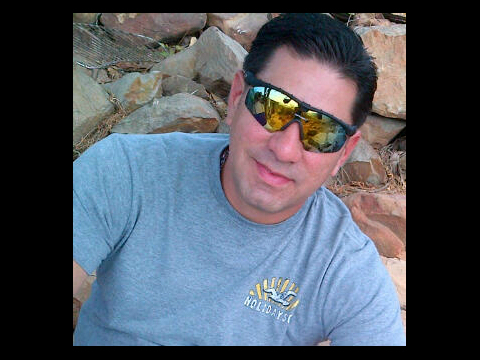 Alegre, divertido y mucho mas. Creo en el amor y aveces hasta en las mentiras. Aplico el #SiguemeyTeSigo.
