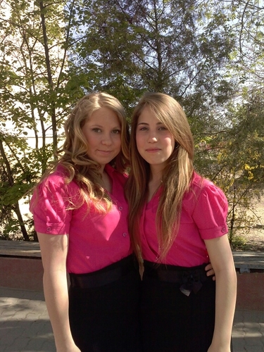 Hello, I'm Vivii. I live in Hungary. Follow me and I follow back ;)