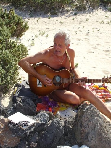 singer, songwriter,  naturist and DREAMER
life model/bereavement counsellor
retweets are not necessarily endorsements