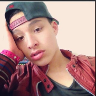 Heb een nieuwe acc, followfollow: @GrilloahWard_ .